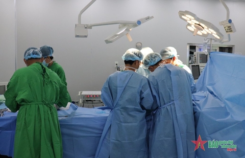 Bệnh viện Quân y 120 (Quân khu 9): Phẫu thuật thành công khối u lớn cho 2 bệnh nhân

